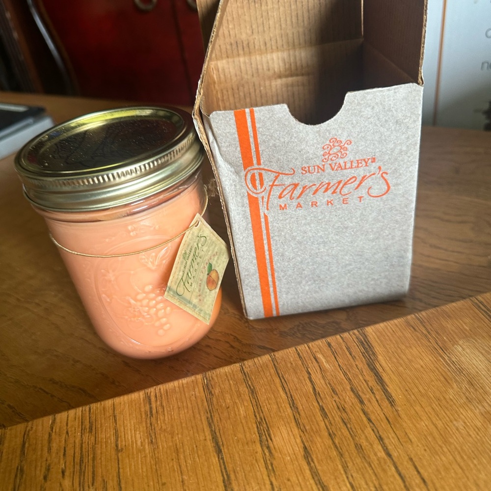 Mason jar peach candle